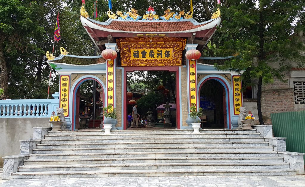 Cổng tam quan đền Bảo Hà